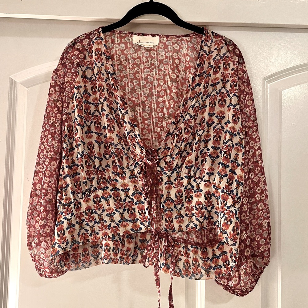Anthropologie open front red and white floral blouse